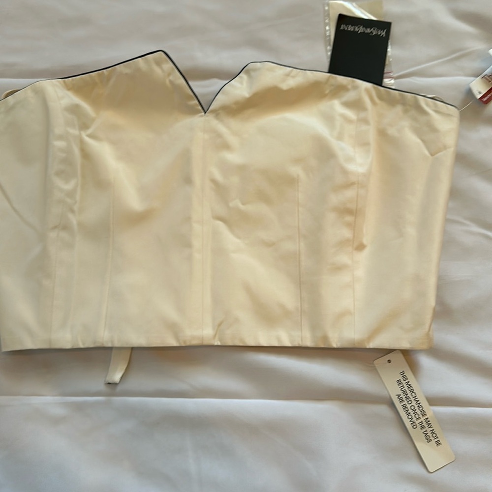 YvesSaintLaurent. YSL. Crop top, White. Tag. ZIP closure back. Size F44